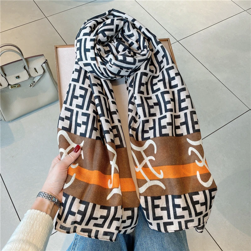 Miss both字母丝巾女士秋季新款百搭时尚大披肩冬天薄款围巾纱巾