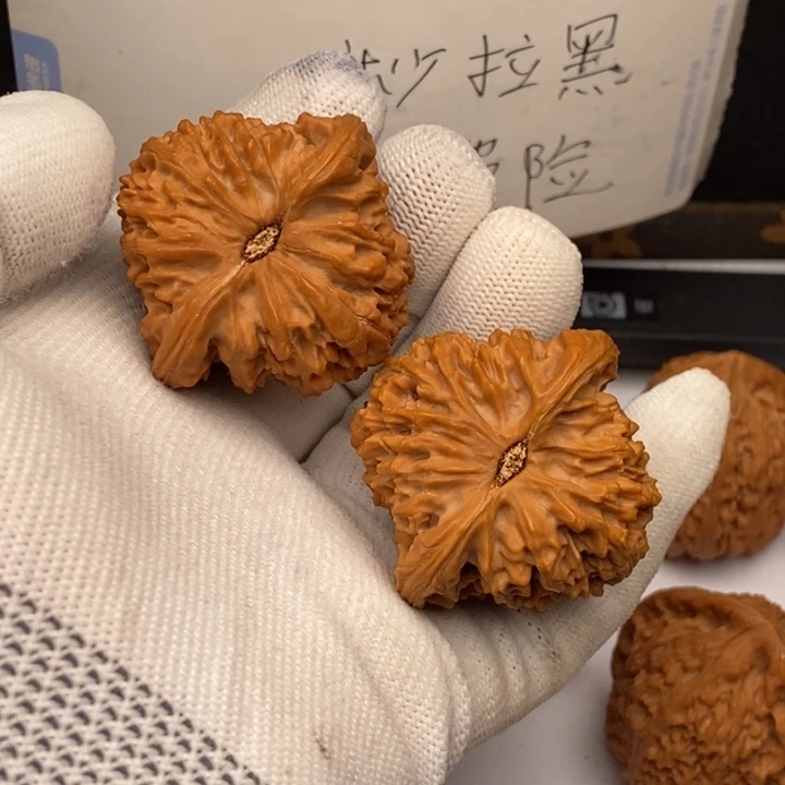 把件文玩核桃聂****t南疆石43
