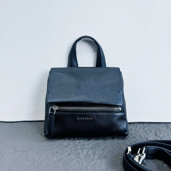 纪梵希/包包/95新/市场价18000/250903DX0021