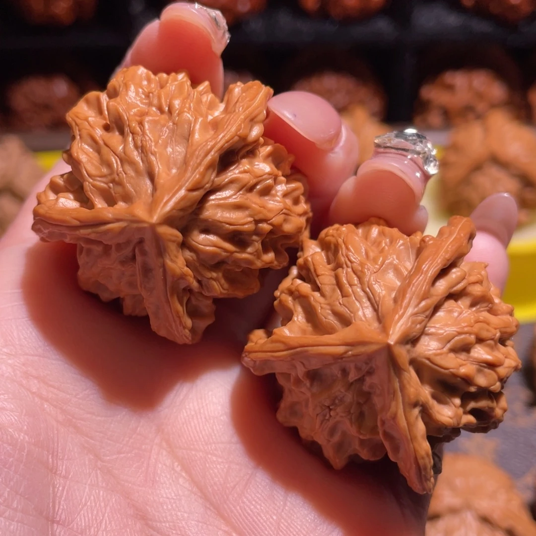 至***宝吊坠文玩核桃三棱