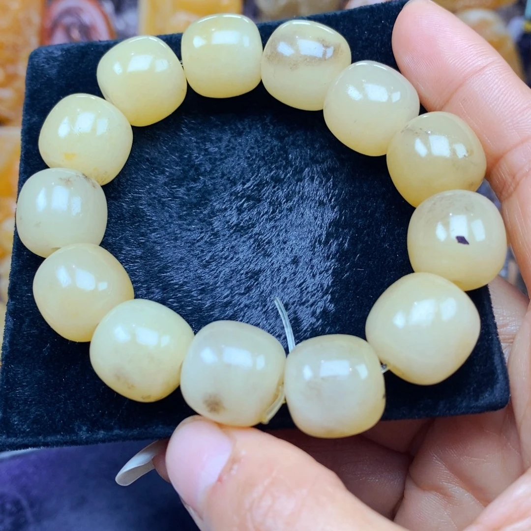 石英质玉（黄龙玉）未镶嵌颈饰