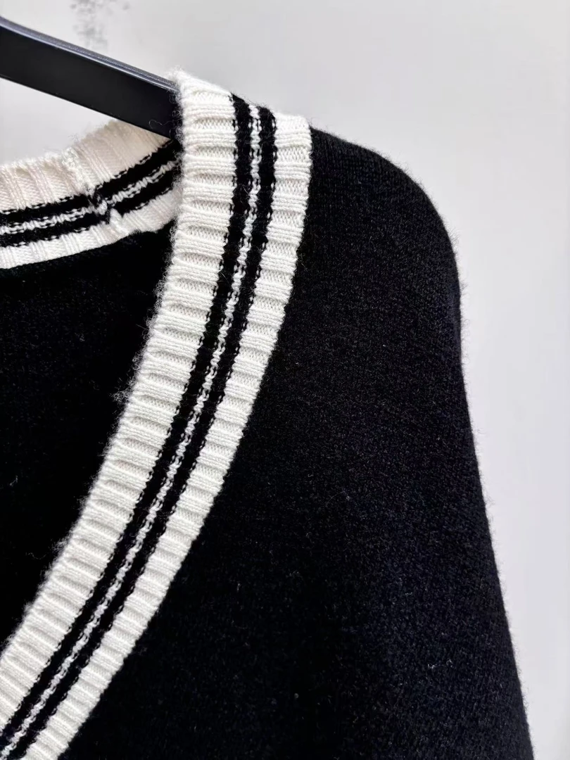 【轻奢】时尚女装长袖设计感秋冬季黑色开衫毛衣 LFY11