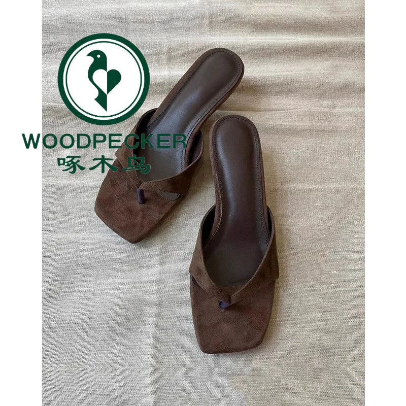 啄木鸟复古方头小众细跟人字拖女夏外穿法式后空露趾软底猫跟凉鞋