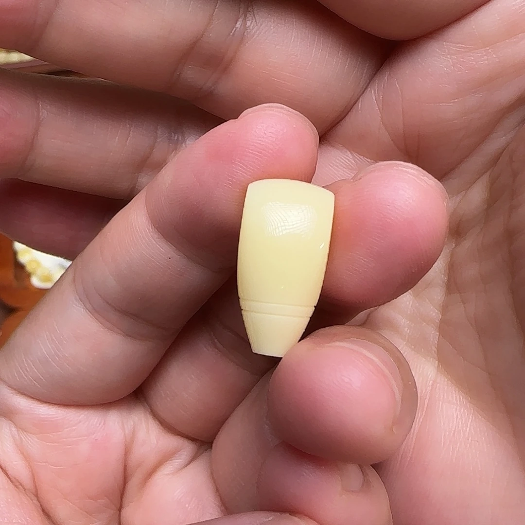 阿***儿琥珀未镶嵌珠宝奇石对孔10咪