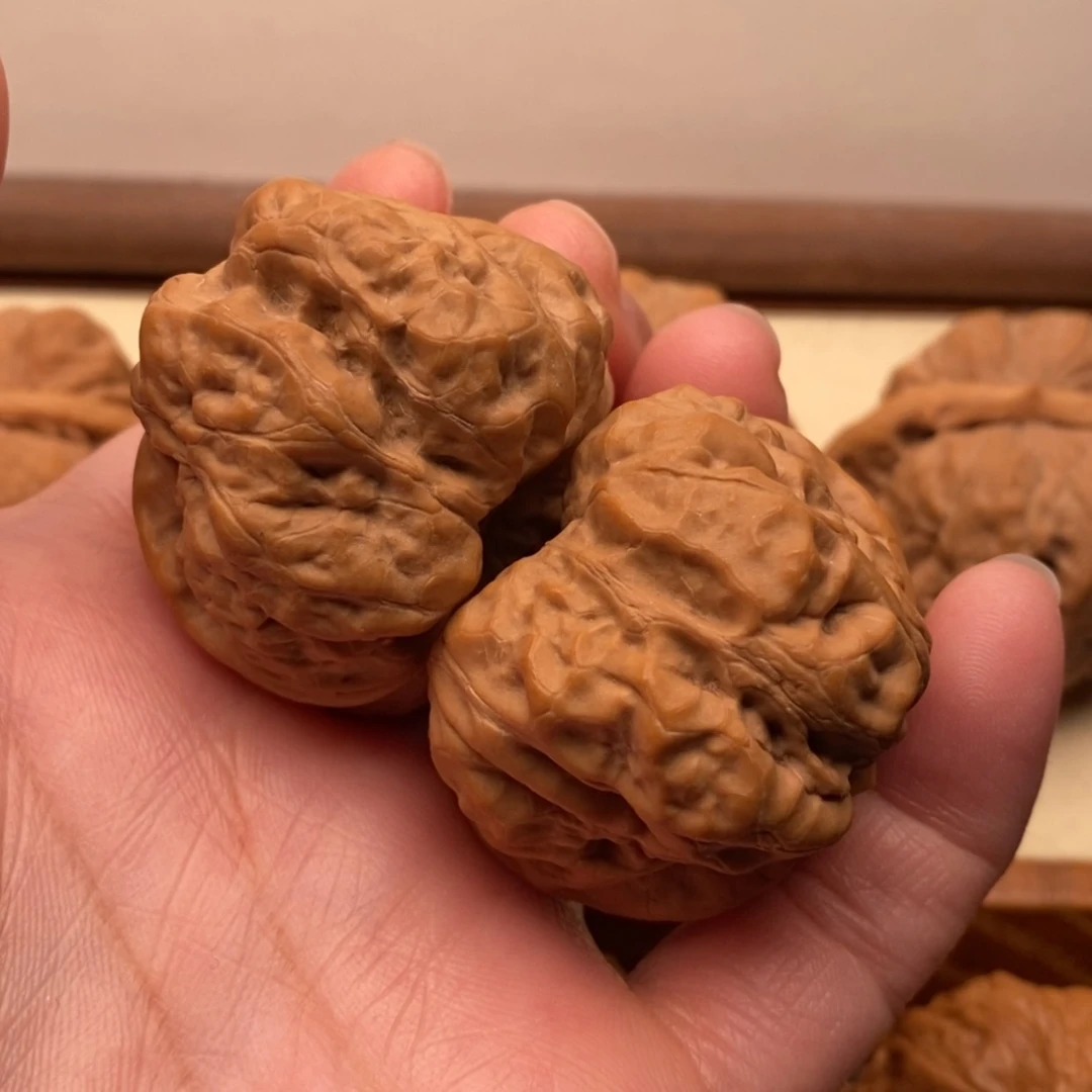 【闪购商品】把件文玩核桃边40左右