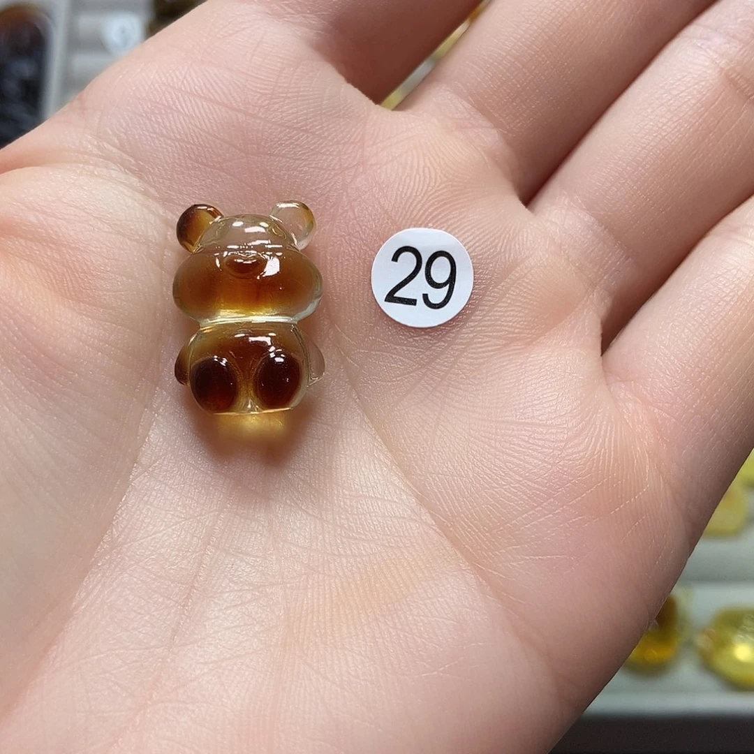 琥珀裸石未镶嵌，