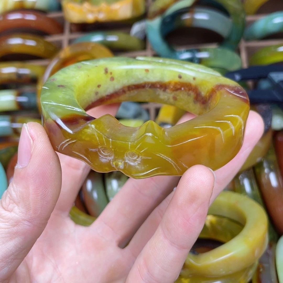 桑***榆蛇纹石玉未镶嵌手镯