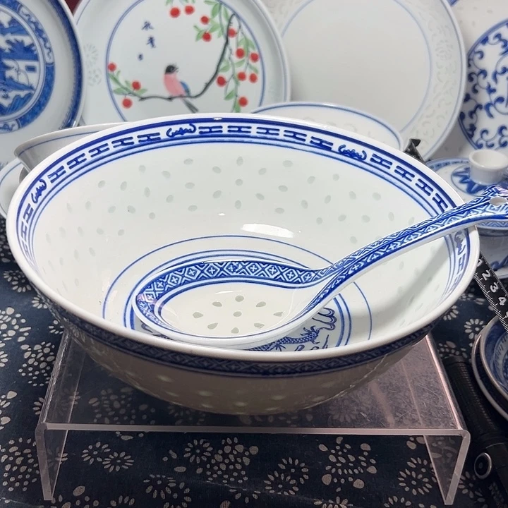 青花玲珑的9寸大汤碗一个汤勺
