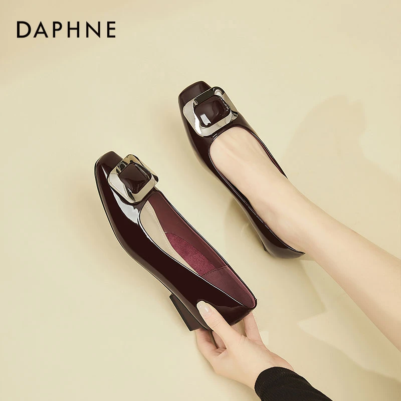 达芙妮平底单鞋女款春季鞋子2025新款爆款配裙子四季瓢鞋低跟皮鞋