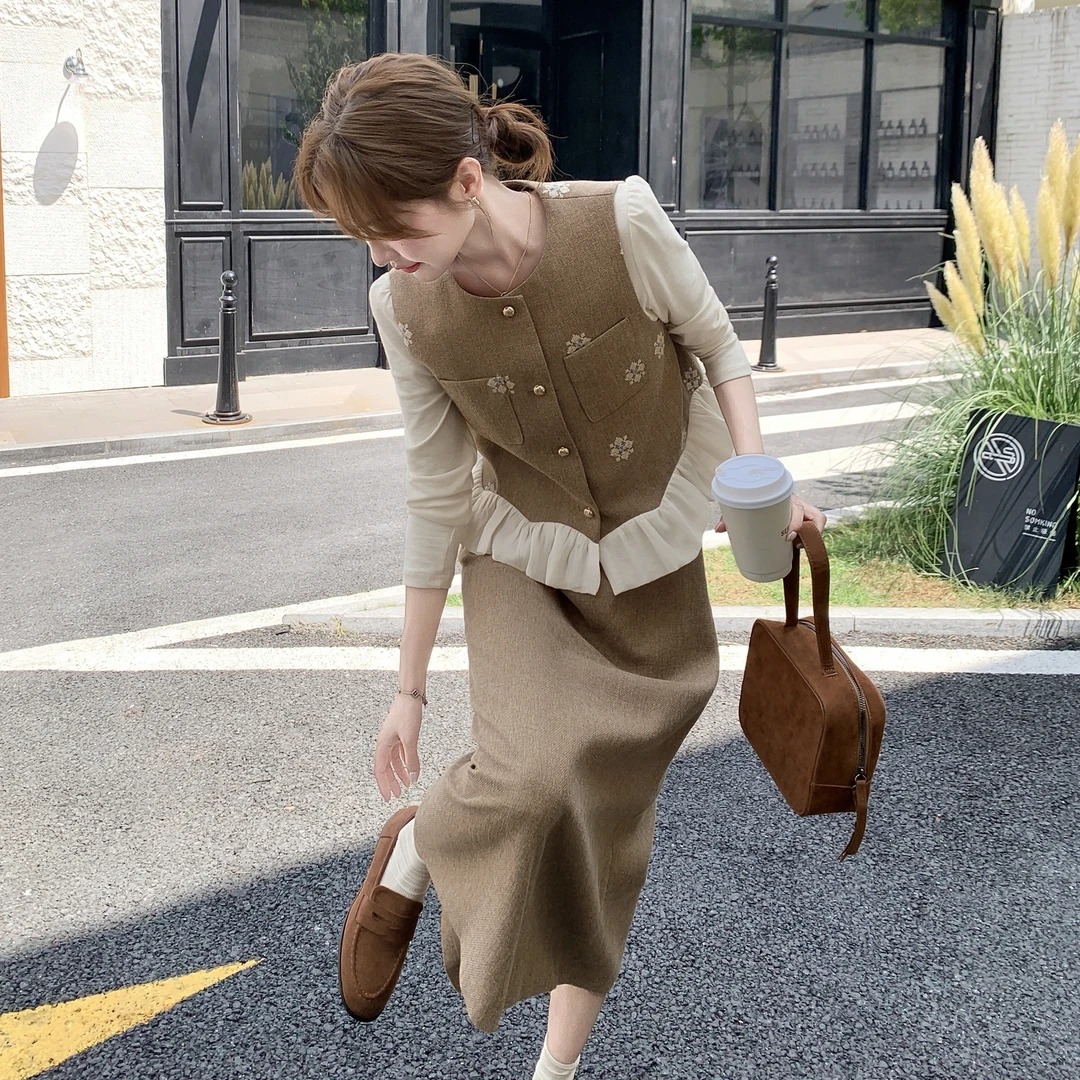 法式复古刺绣马甲套装裙女2025秋季轻熟风气质打底衫半身裙三件套