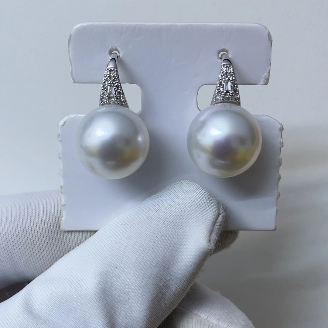 18K金镶嵌耳饰海水珍珠澳白