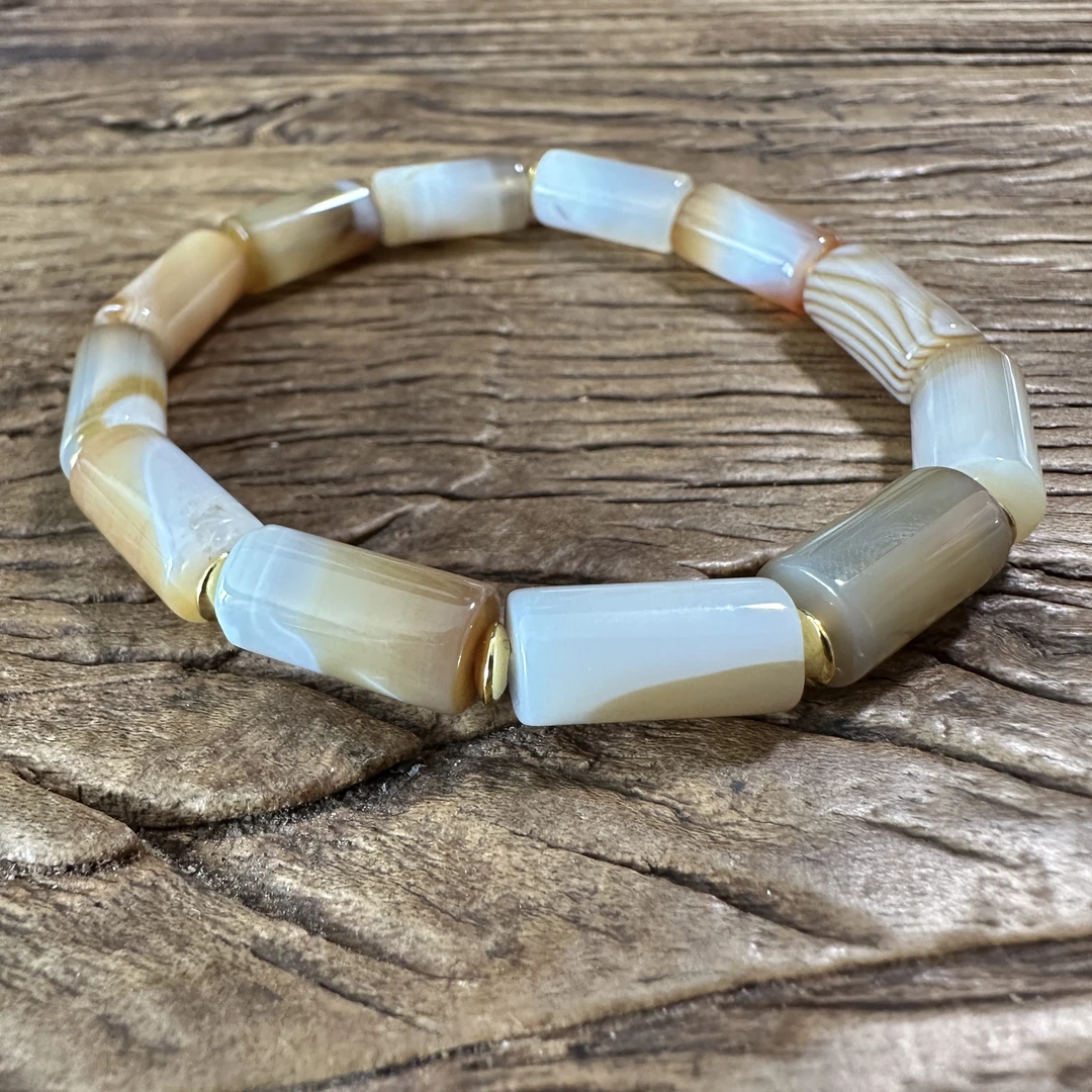 精品天然缠丝玛瑙手串4d49n9i9y8m2n1