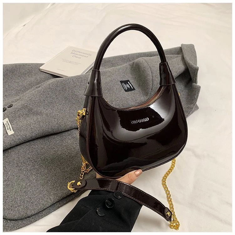 夏天小挎包亮面新月包包女2025精致小包洋气小香风斜挎包通勤小包