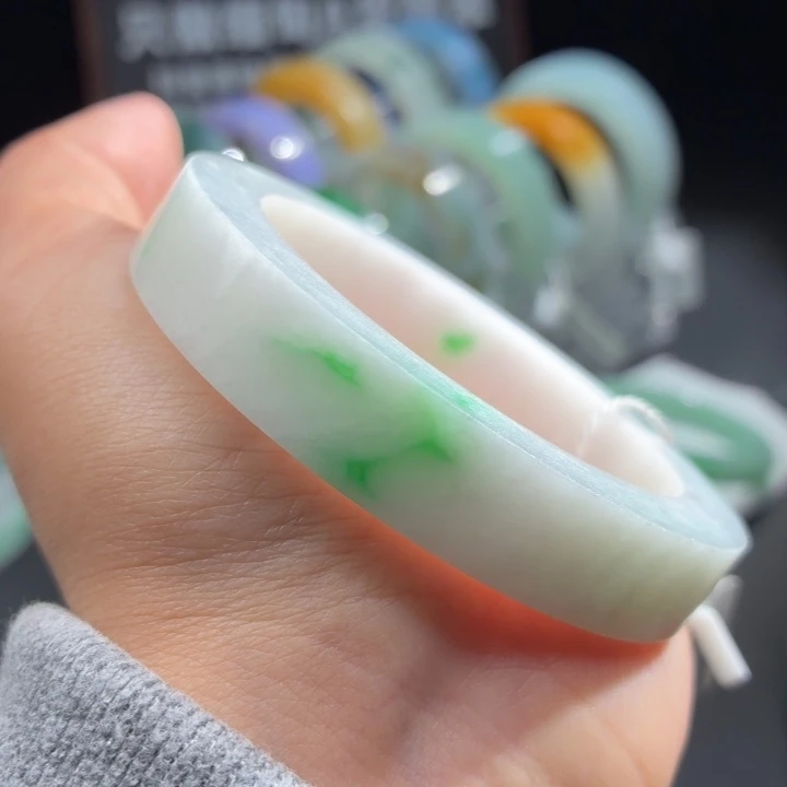 定制翡翠未镶嵌翡翠手镯