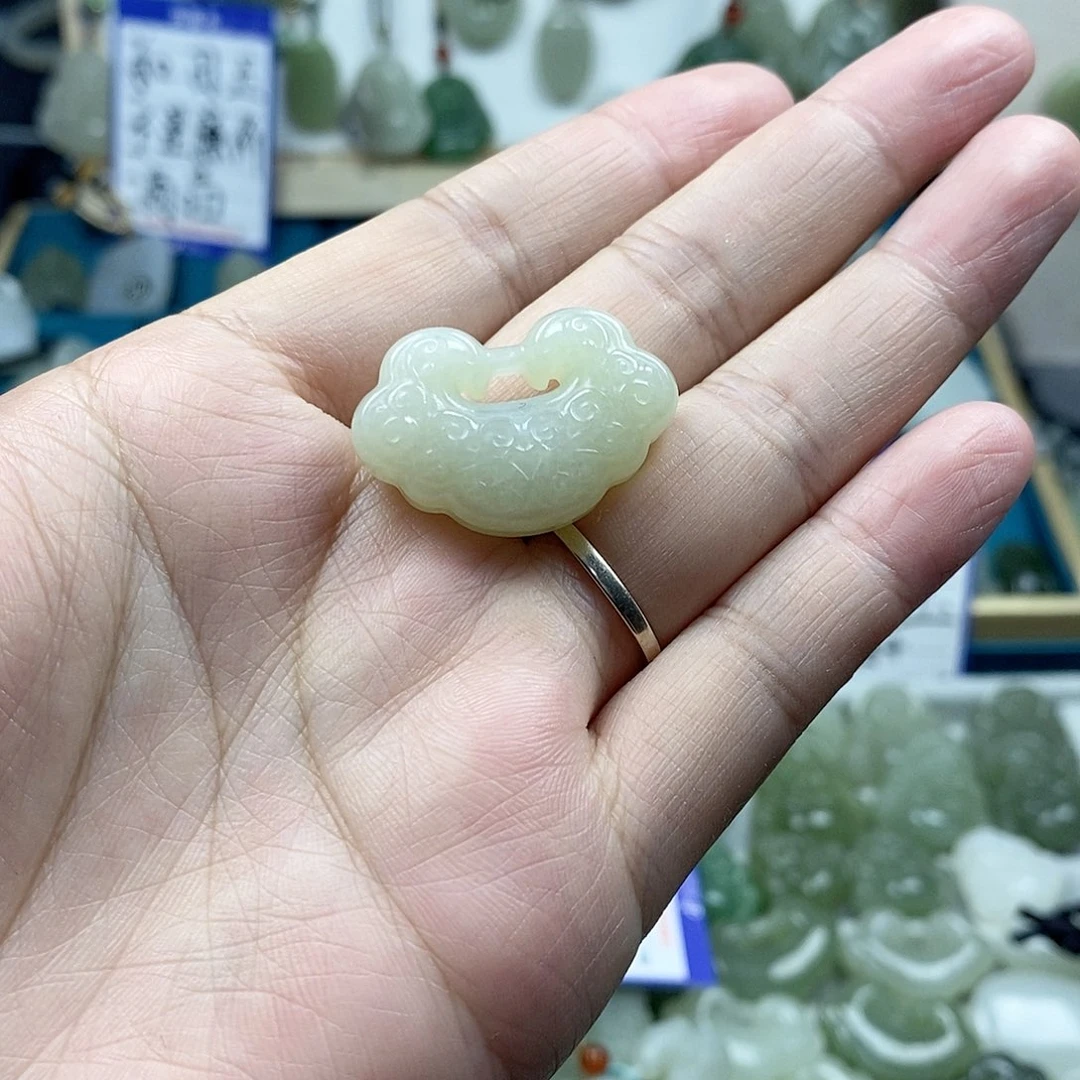 和田玉未镶嵌颈饰30mm平安锁1800