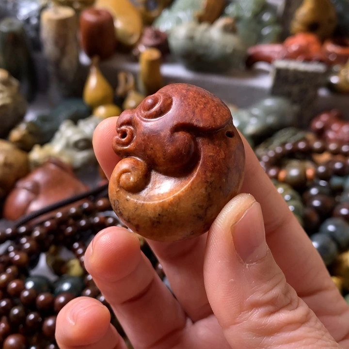 未镶嵌岫岩河磨玉（透闪石质玉）把件