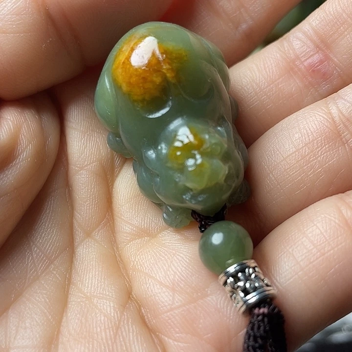 未镶嵌岫岩河磨玉（透闪石质玉）把件