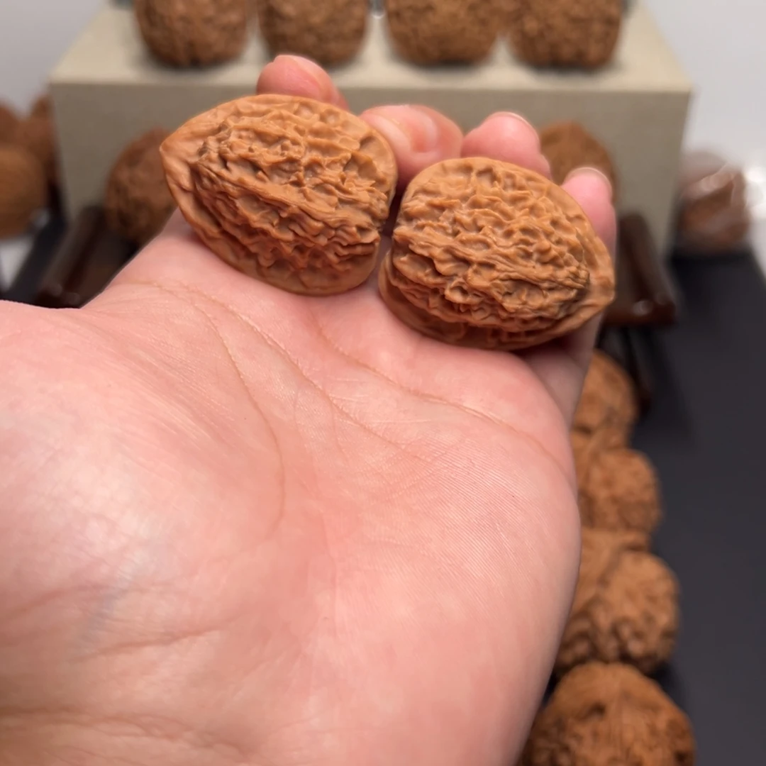 文玩核桃把件32全品鸡心