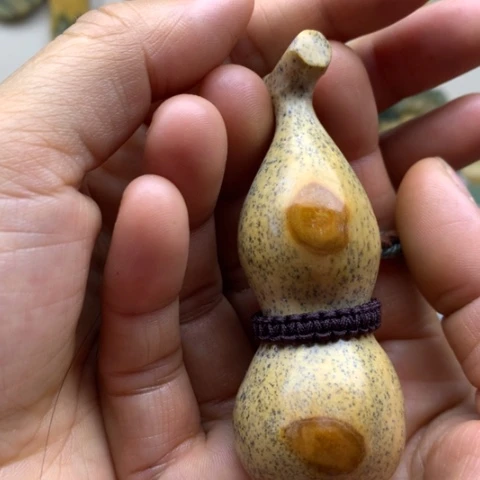 【闪购商品】未镶嵌岫岩河磨玉（透闪石质玉）把件