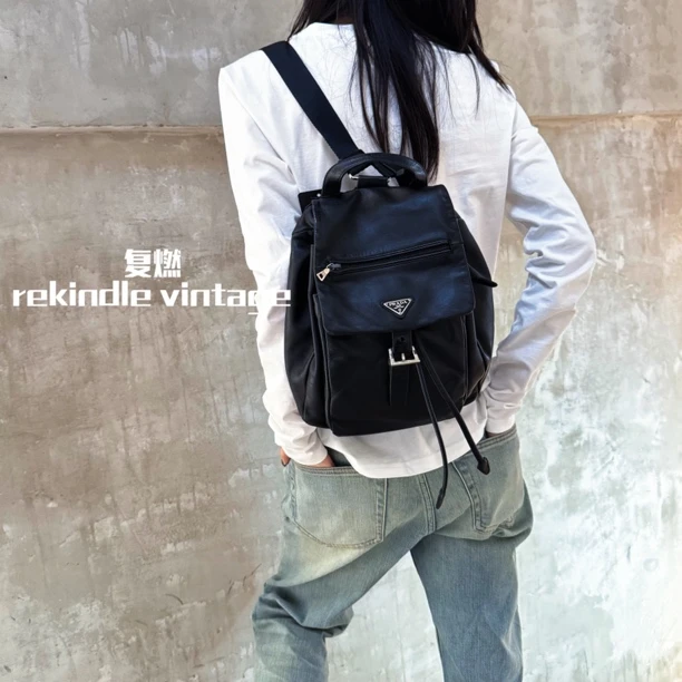 95新 Prada/普拉达 复燃精选/全皮黑色双肩包