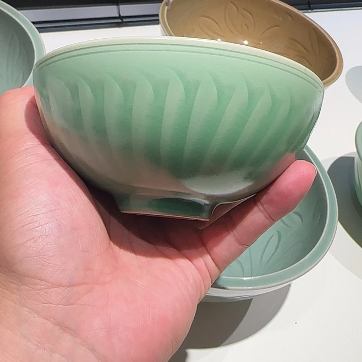 任***身龙泉青瓷豆青大茶碗