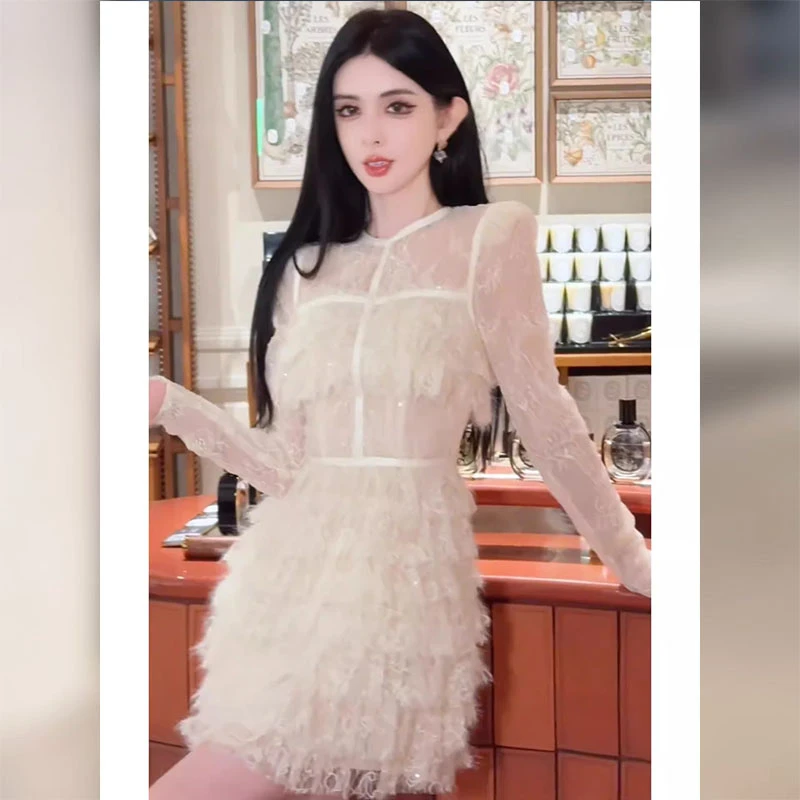 初秋温柔富家千金感穿搭高级感巨好看重要场合绝美白色蕾丝连衣裙