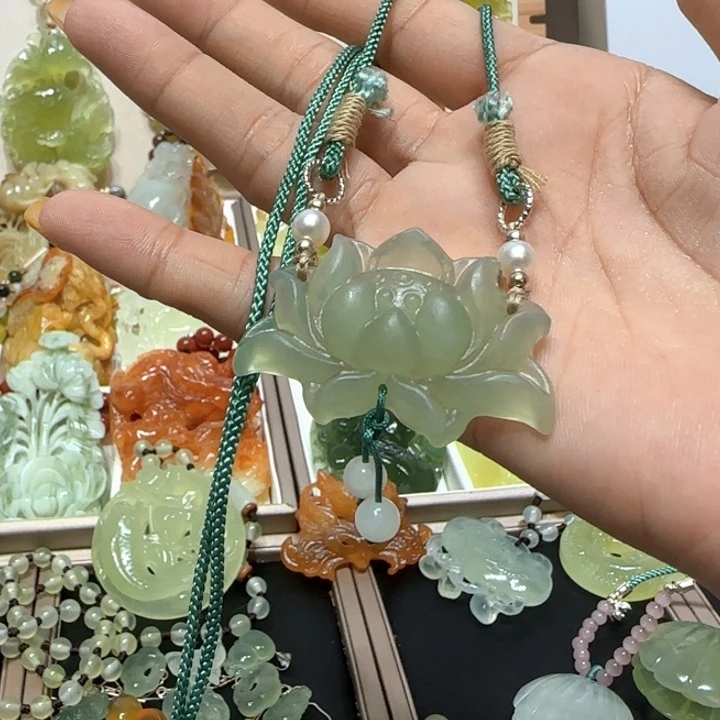 蛇纹石玉未镶嵌吊坠