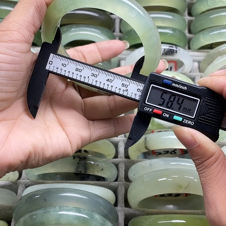 蛇纹石玉未镶嵌手镯222