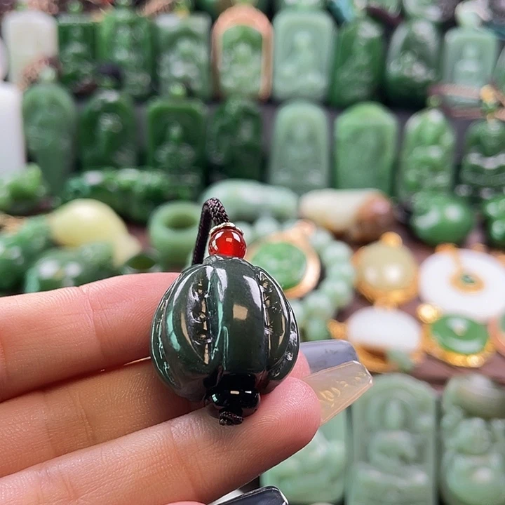 拖***水和田玉未镶嵌挂件