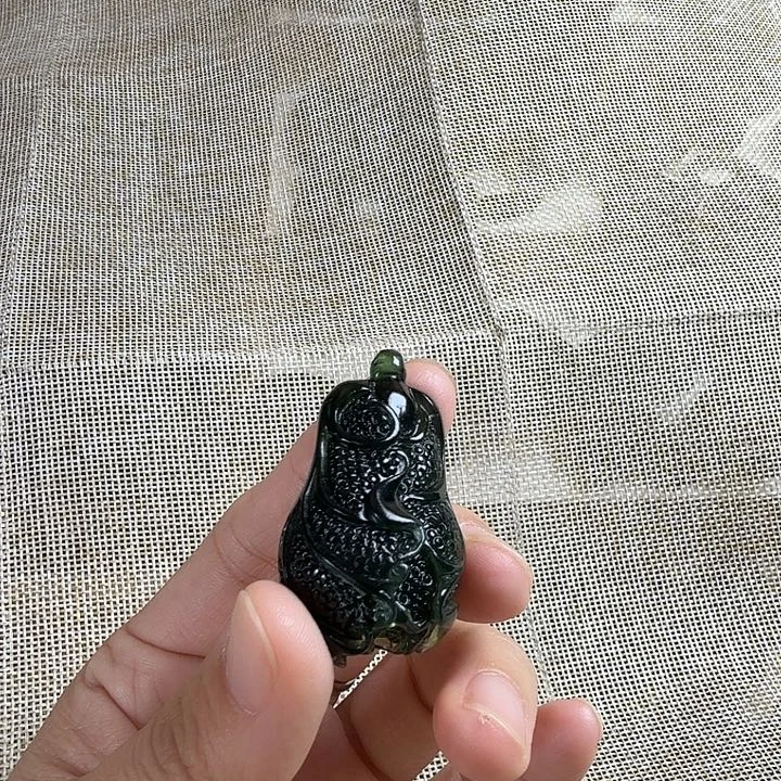 未镶嵌蛇纹石玉颈饰
