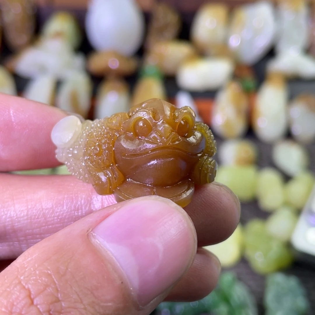 颈饰未镶嵌和田玉且末金山糖白金蟾吊坠