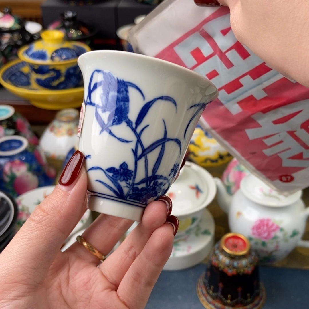 陶瓷艺术家的作品是一个人