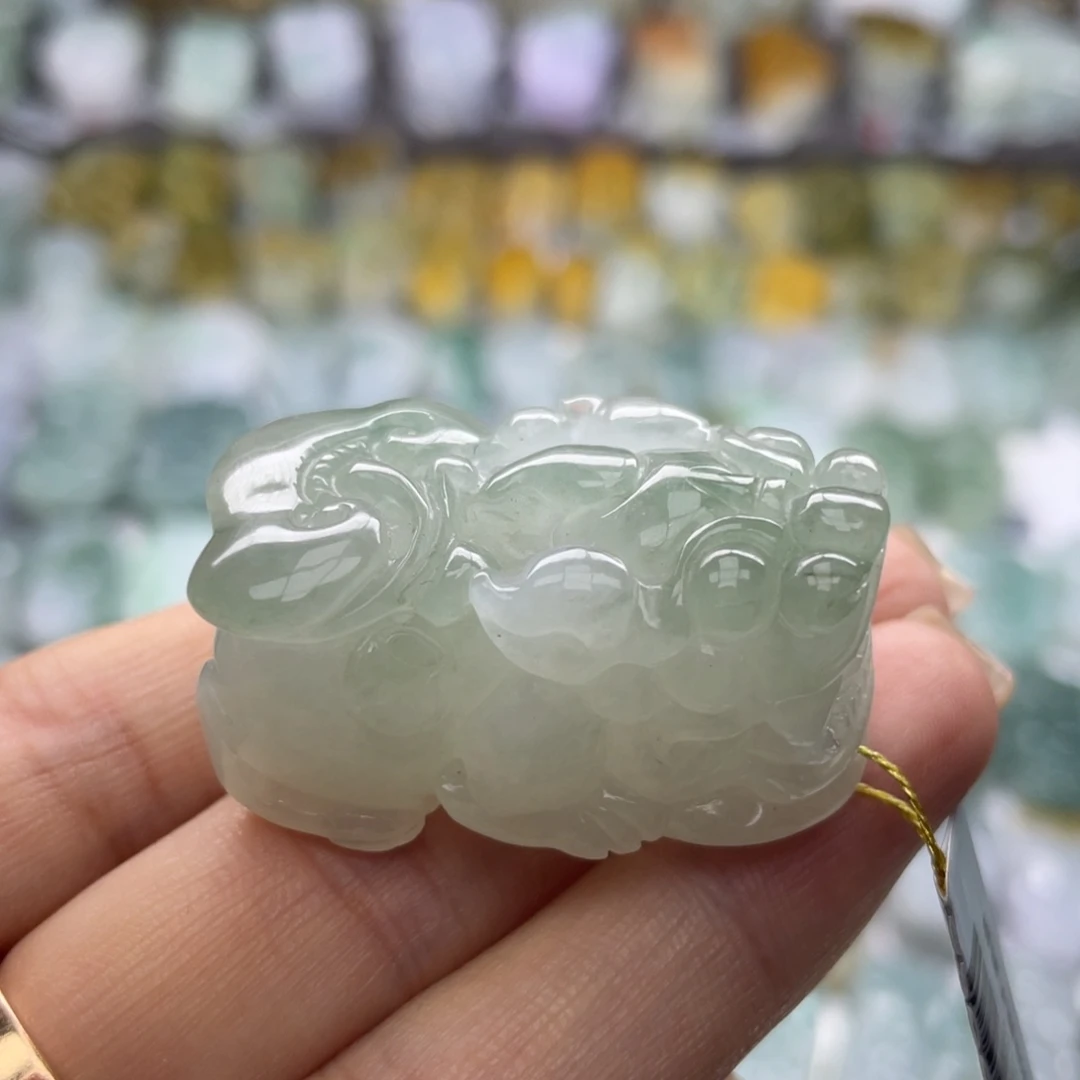 翡翠未镶嵌颈饰貔貅