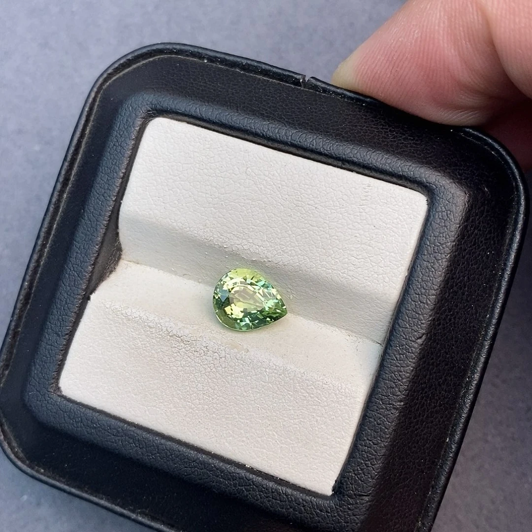 未镶嵌碧玺珠宝半成品1.86ct 阿富汗 荧光薄荷绿