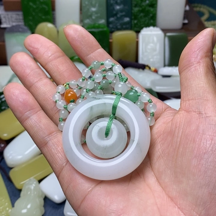 吊坠(赠链)未镶嵌和田玉