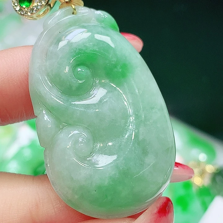 翡翠未镶嵌颈饰翡翠多样性发其一