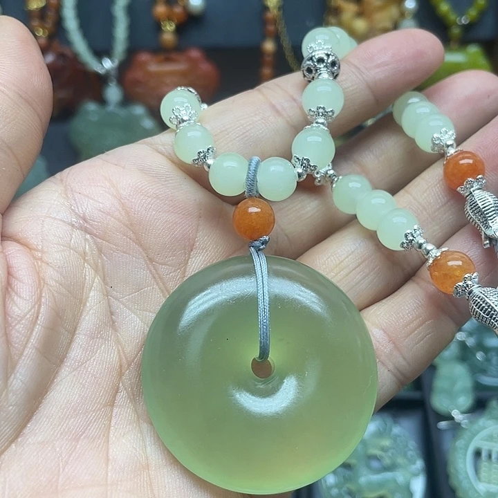 未镶嵌蛇纹石玉颈饰