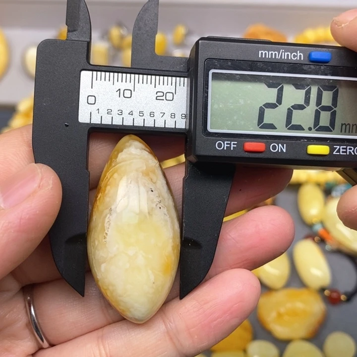 未镶嵌琥珀珠宝奇石