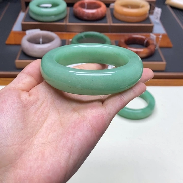 郑***心石英质玉（非洲翠）合金舍