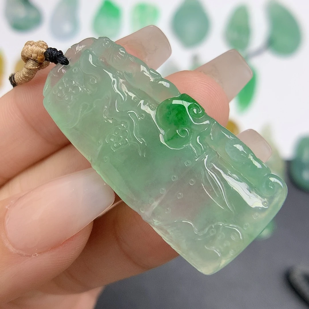 翡翠颈饰未镶嵌竹节