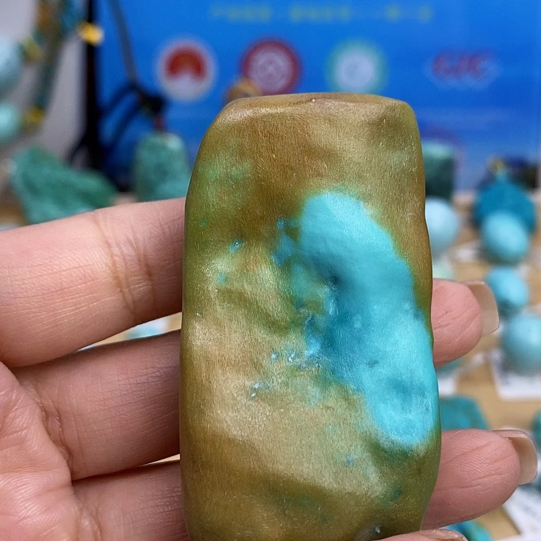 绿松石未镶嵌珠宝奇石