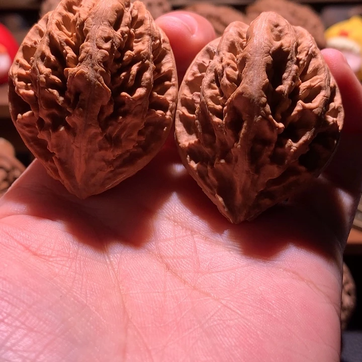 吊坠文玩核桃楸玥核105浮黄