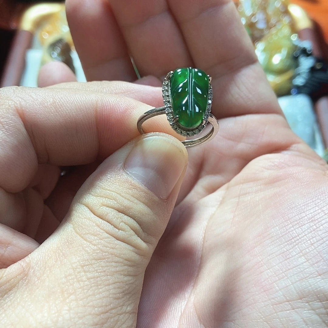 翡翠未镶嵌颈饰翡翠阳绿戒指