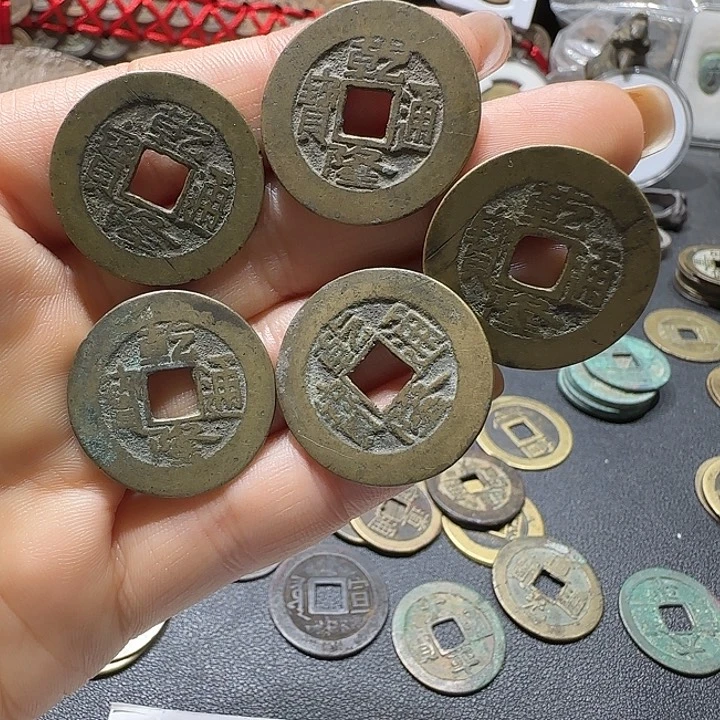 从***。现代文创钱币挂件