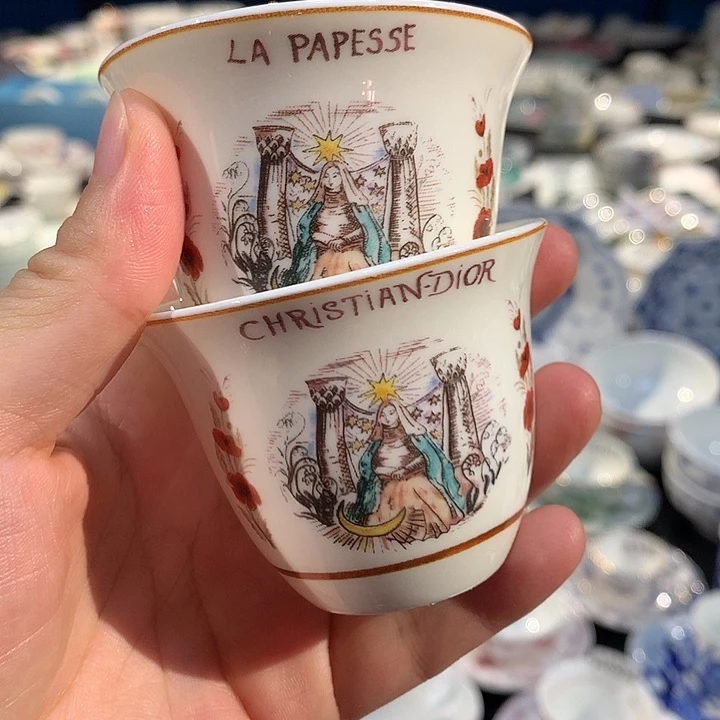 瓷片两个杯子两个杯子