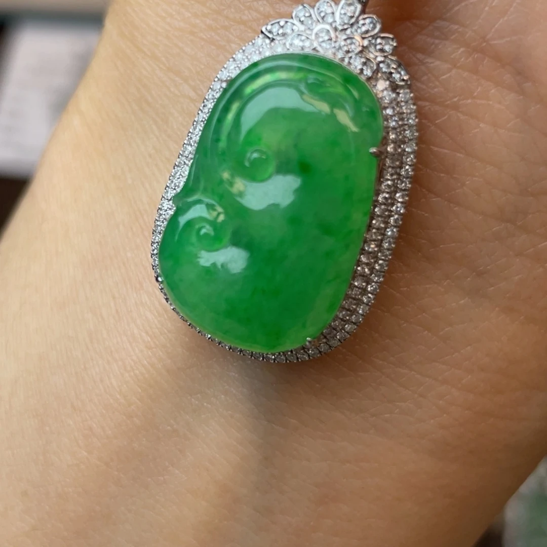 翡翠18K金镶嵌颈饰