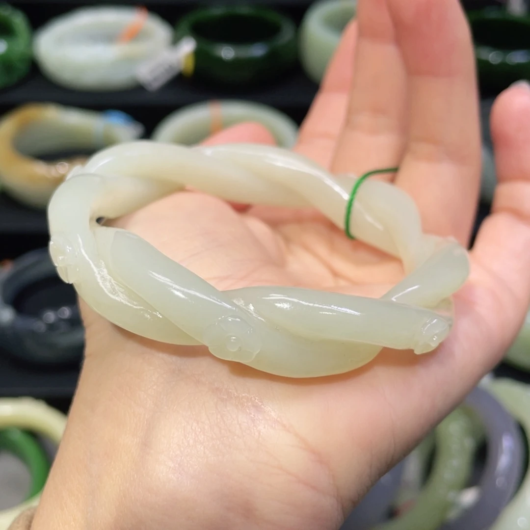 未镶嵌手镯和田玉72