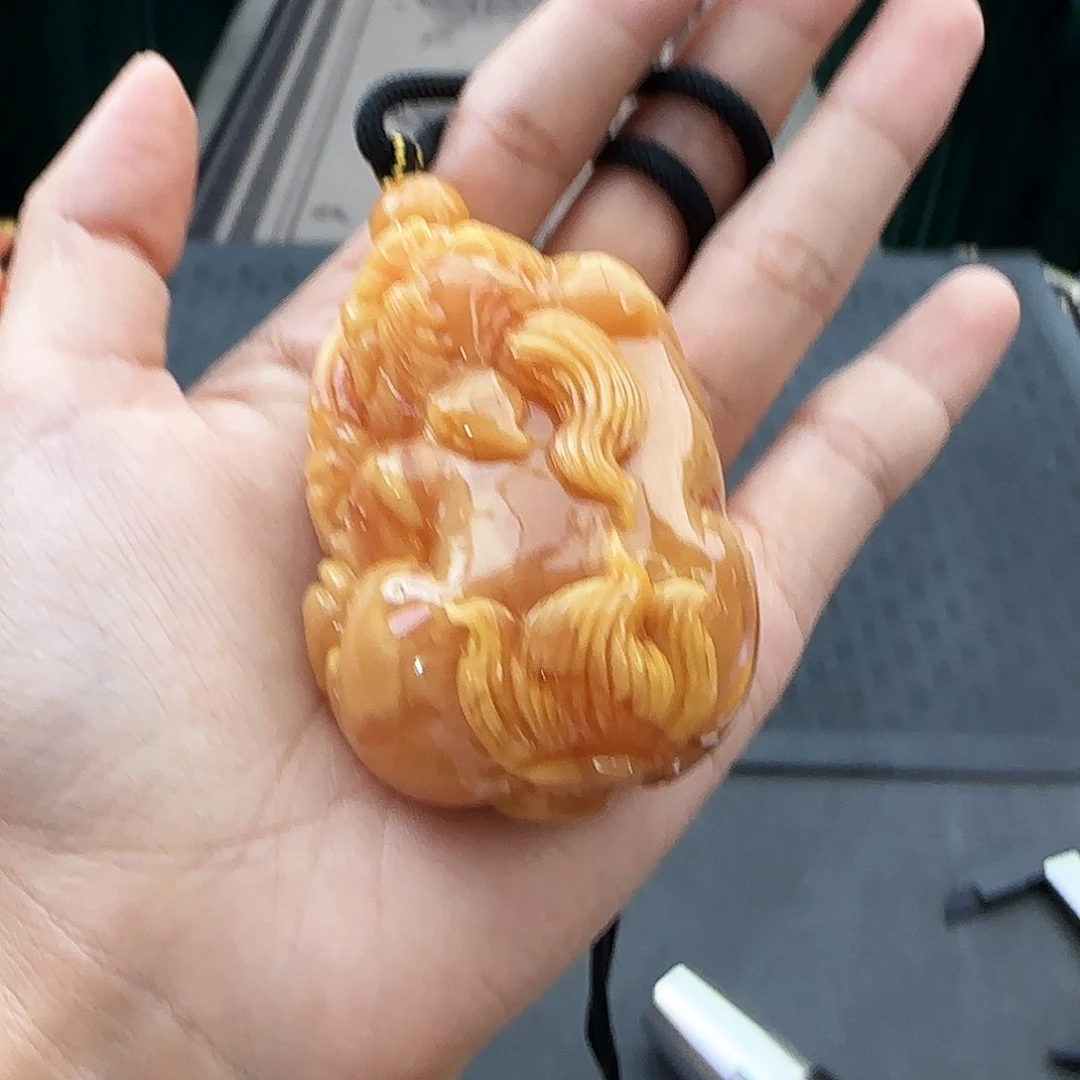 未镶嵌颈饰琥珀吊坠