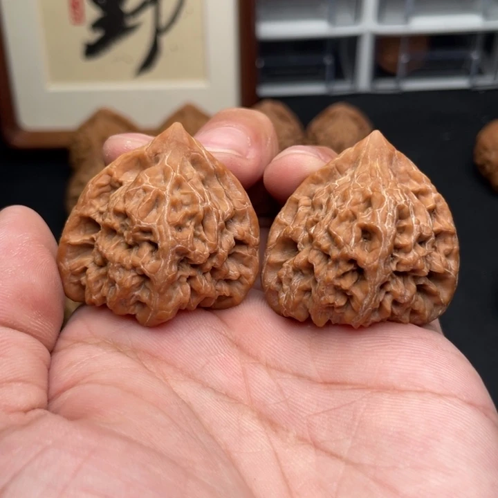 把件文玩核桃野生鬼脸帽子王异形39