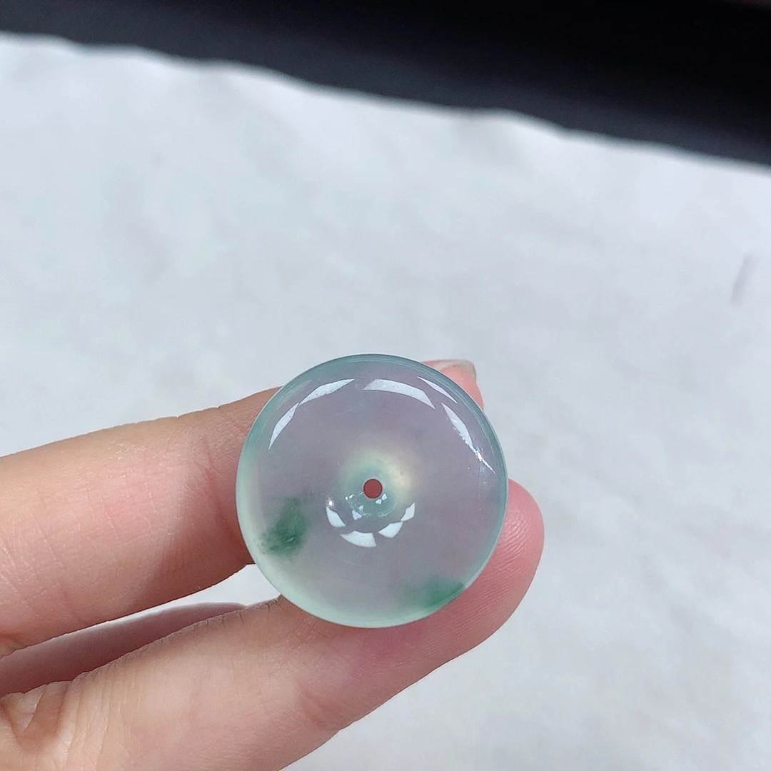 翡翠18K金镶嵌颈饰平安扣